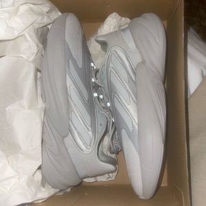 BRAND NEW ADIDAS OZELIA